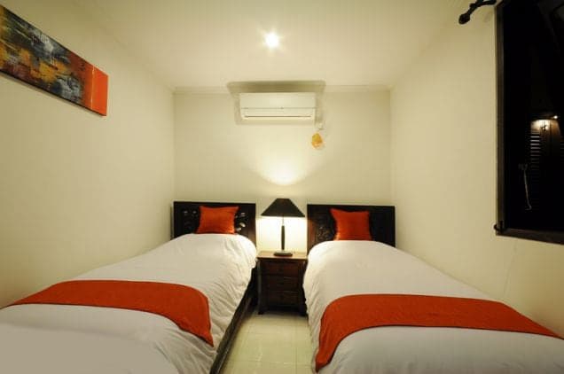 Home in Denpasar Selatan · ★4.9 · 3 bedrooms · 4 beds · 3.5 private baths, Airbnb-Vergleich