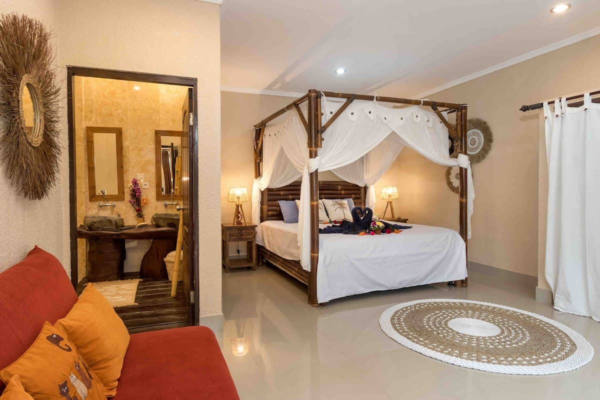 Villa in Denpasar · ★4.7 · 3 bedrooms · 4 beds · 3.5 private baths, Airbnb-Vergleich