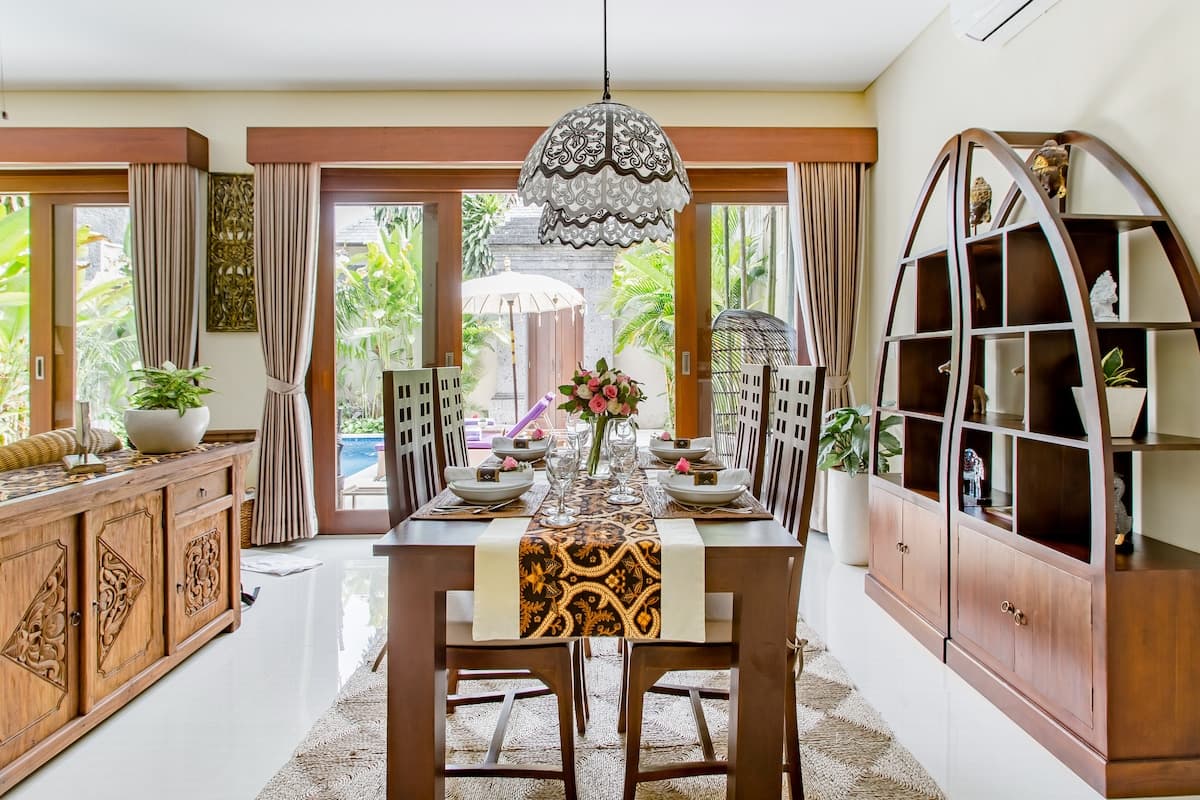Villa in Denpasar Selatan · ★4.86 · 2 bedrooms · 3 beds · 2 private baths, Airbnb comparable