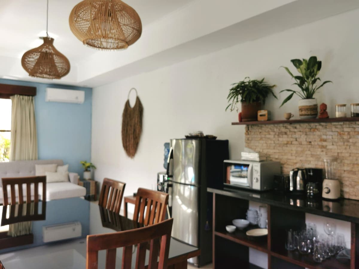 Cottage in Kecamatan Denpasar Selatan · ★4.84 · 3 bedrooms · 4 beds · 3 private baths, Airbnb-Vergleich
