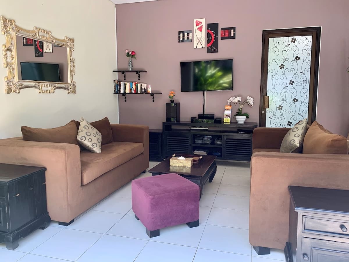 Villa in Sanur · ★4.8 · 2 bedrooms · 3 beds · 2 private baths, Airbnb comparable
