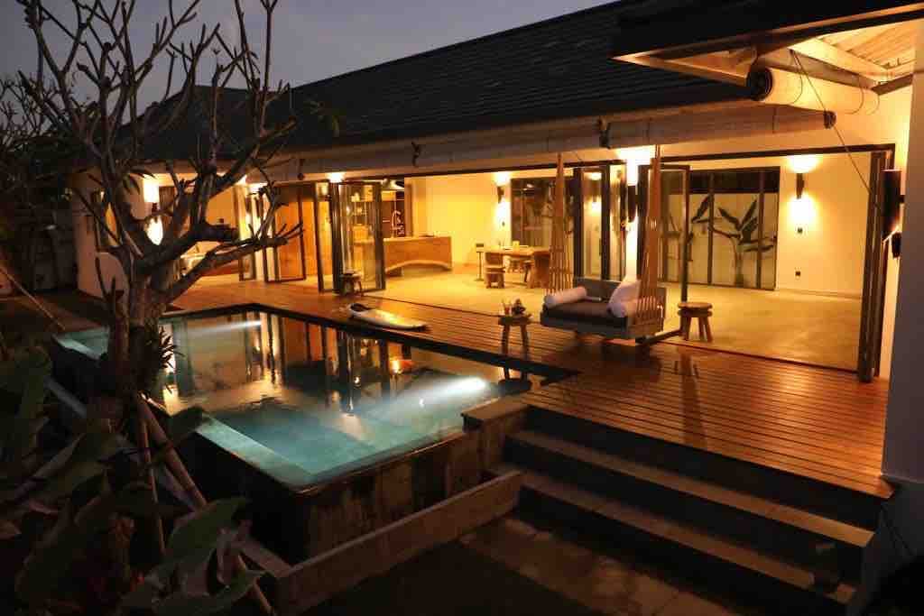 Villa in Uluwatu · ★4.8 · 2 bedrooms · 2 beds · 2.5 private baths, Airbnb karşılaştırması