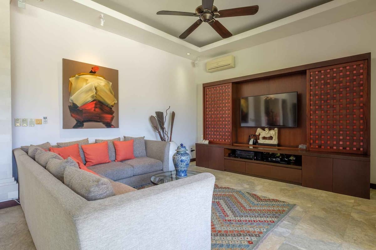 Villa in Sanur · ★5.0 · 3 bedrooms · 3 beds · 3.5 private baths, Airbnb-Vergleich